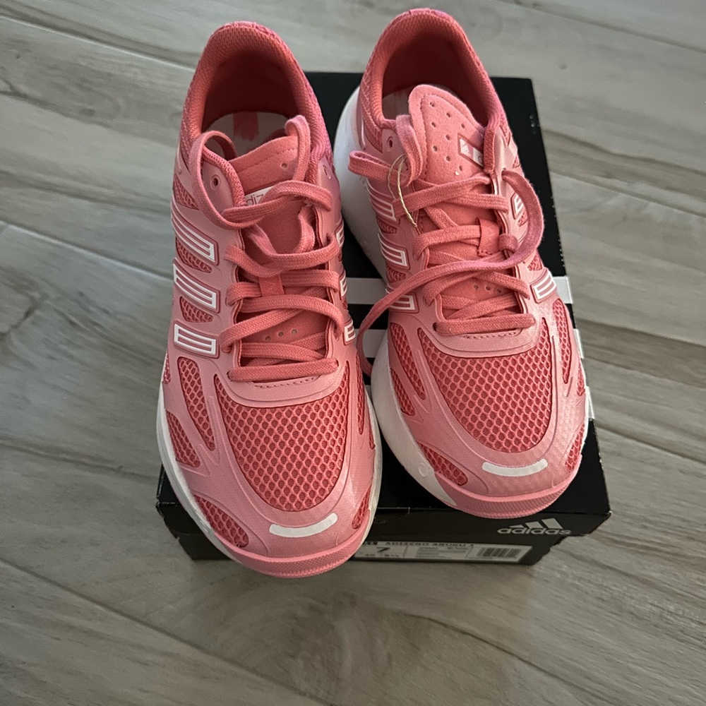 Adidas Adizero Aruku Vibrant Pink Athletic sneakers, Size Women’s 8 1/2, Men’s 7